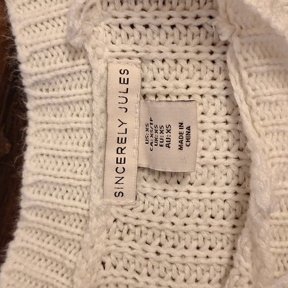 Cropped Sweater - Picture 2 of 3